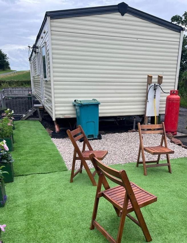 4-Bedroom Cosalt Caravan In Uddingston, Glasgow מראה חיצוני תמונה