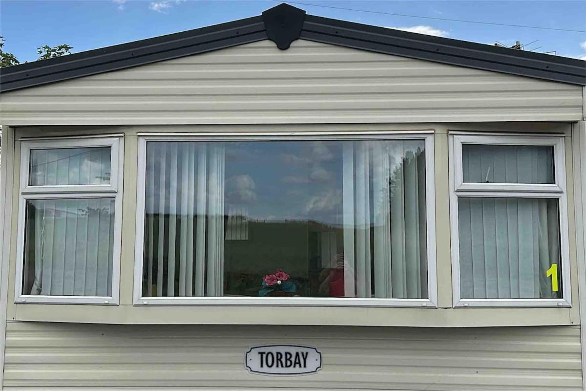 4-Bedroom Cosalt Caravan In Uddingston, Glasgow מראה חיצוני תמונה