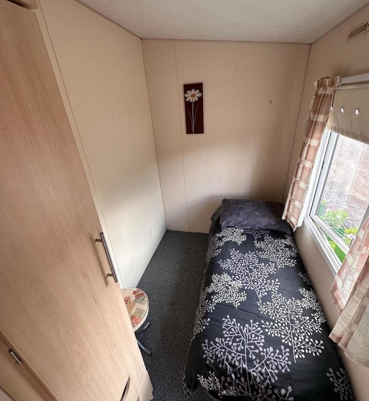 4-Bedroom Cosalt Caravan In Uddingston, Glasgow מראה חיצוני תמונה