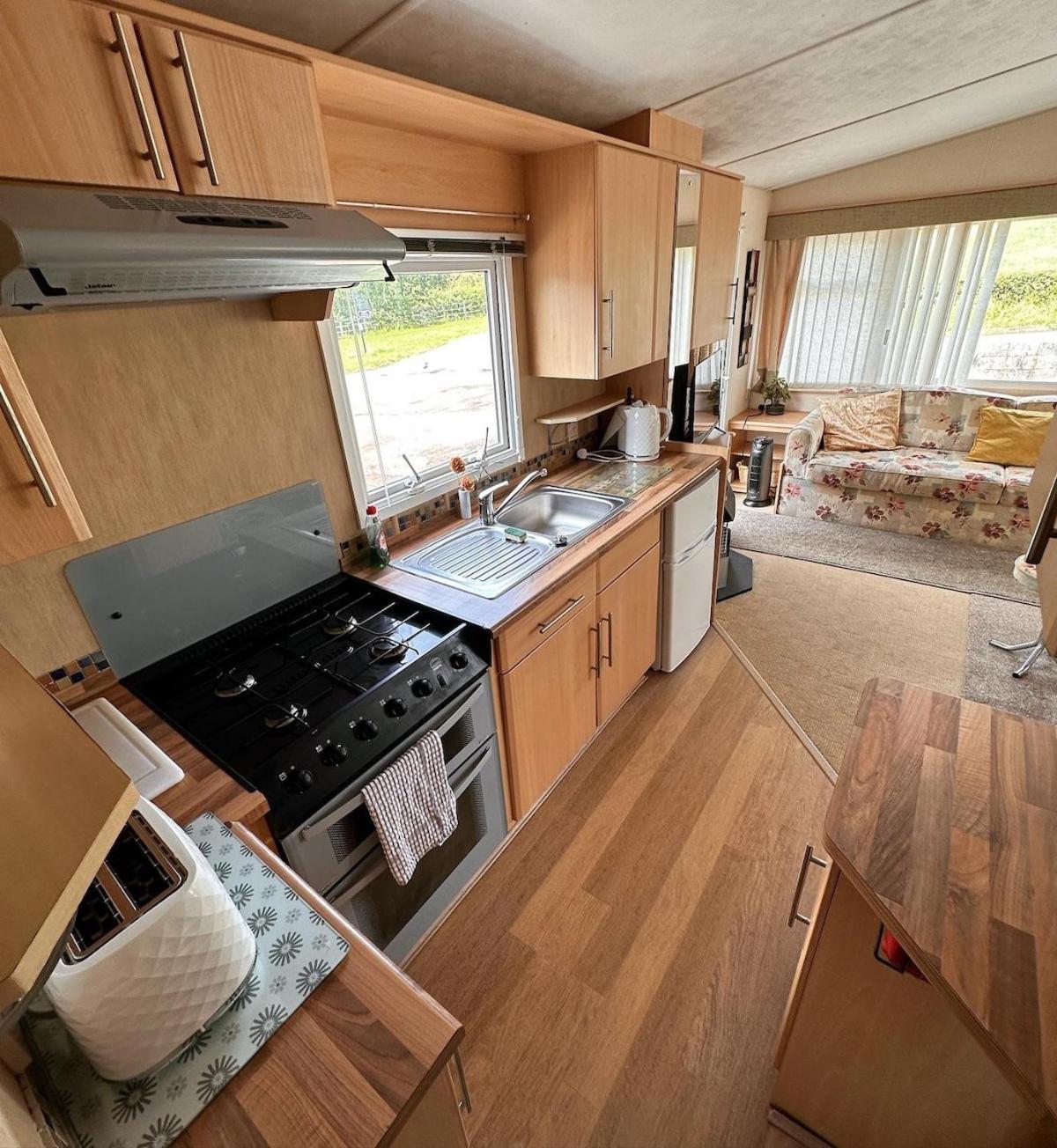 4-Bedroom Cosalt Caravan In Uddingston, Glasgow מראה חיצוני תמונה